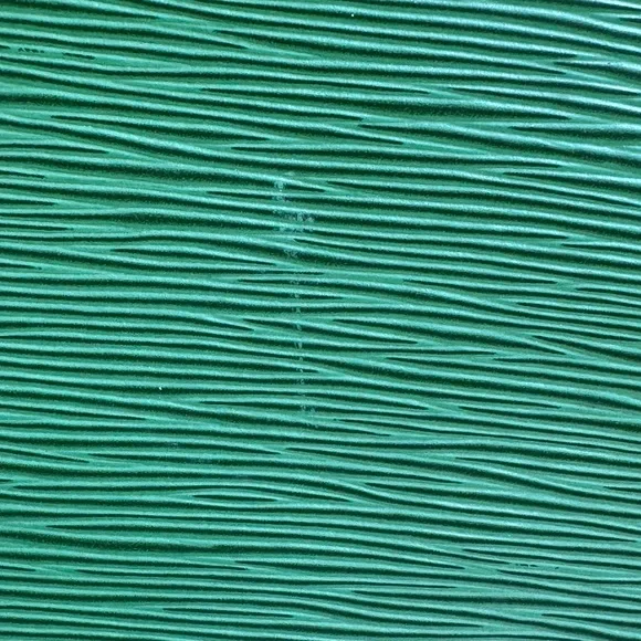 Green Louis Vuitton Alma Handbag - Picture 6 of 14